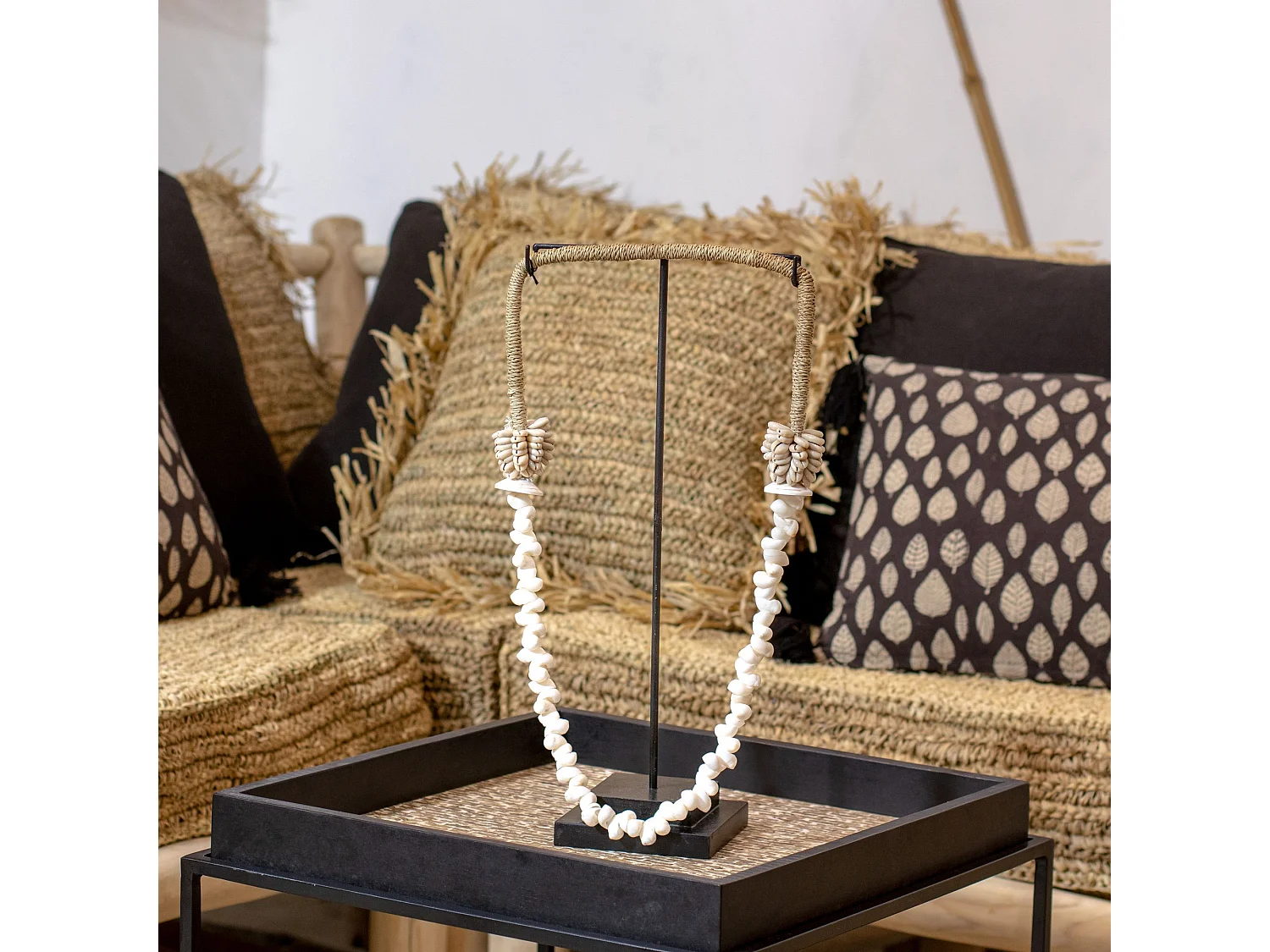 Now's Home - Collier De Coquillages Sur Socle En Metal H38cm Dao