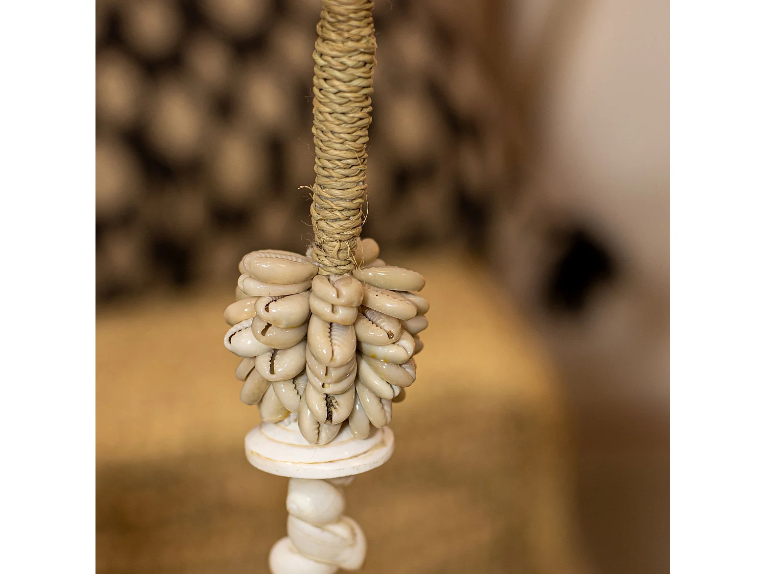 Now's Home - Collier De Coquillages Sur Socle En Metal H38cm Dao