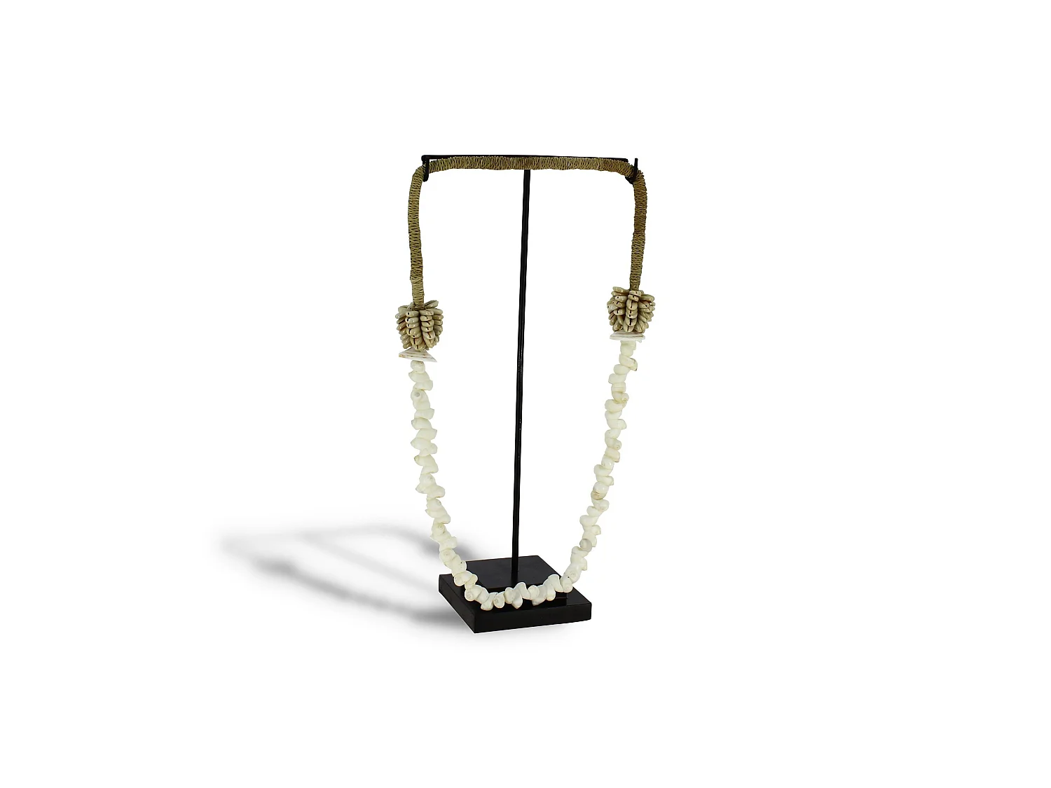 Now's Home - Collier De Coquillages Sur Socle En Metal H38cm Dao