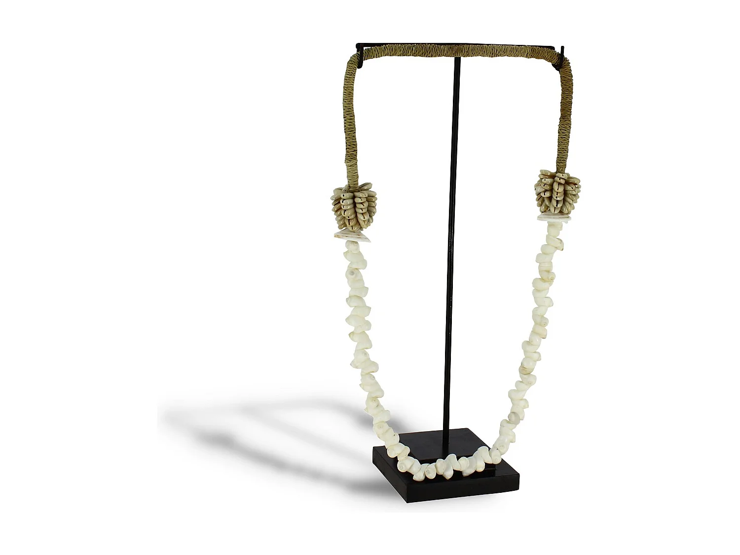 Now's Home - Collier De Coquillages Sur Socle En Metal H38cm Dao
