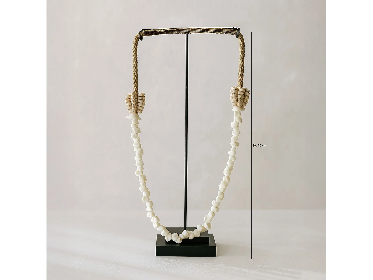 Now's Home - Collier De Coquillages Sur Socle En Metal H38cm Dao