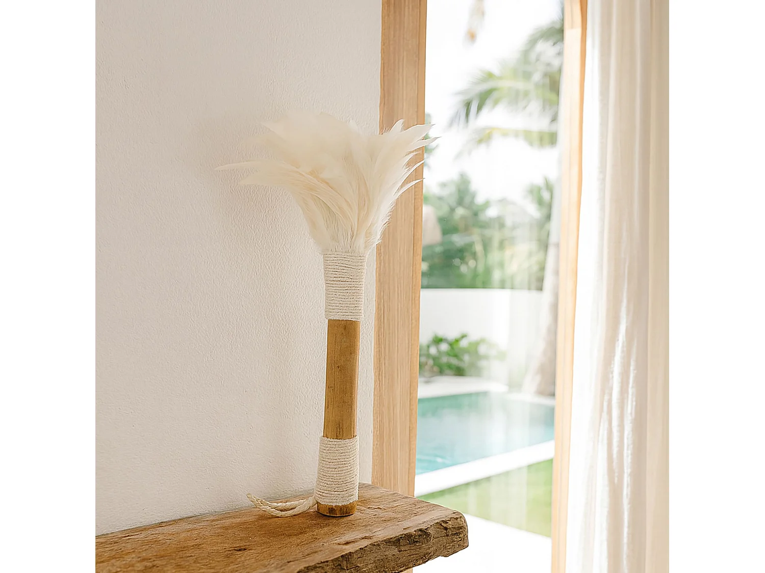 Now's Home - Plumeau Blanc Decoratif En Bambou Et Plumes 25x28x44 Cm Kemoa