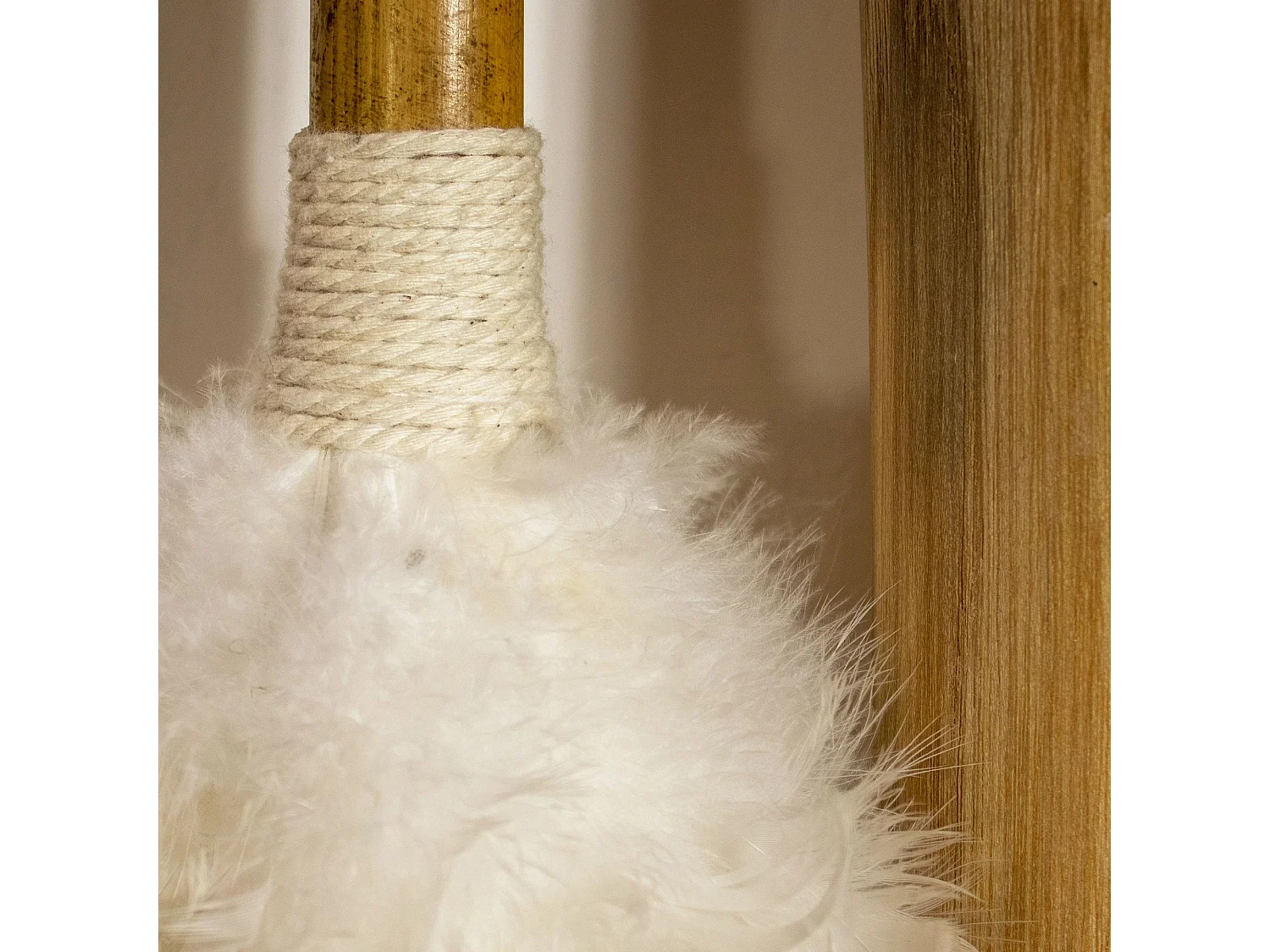 Now's Home - Plumeau Blanc Décoratif En Bambou Et Plumes 25x28x44 Cm Kemoa