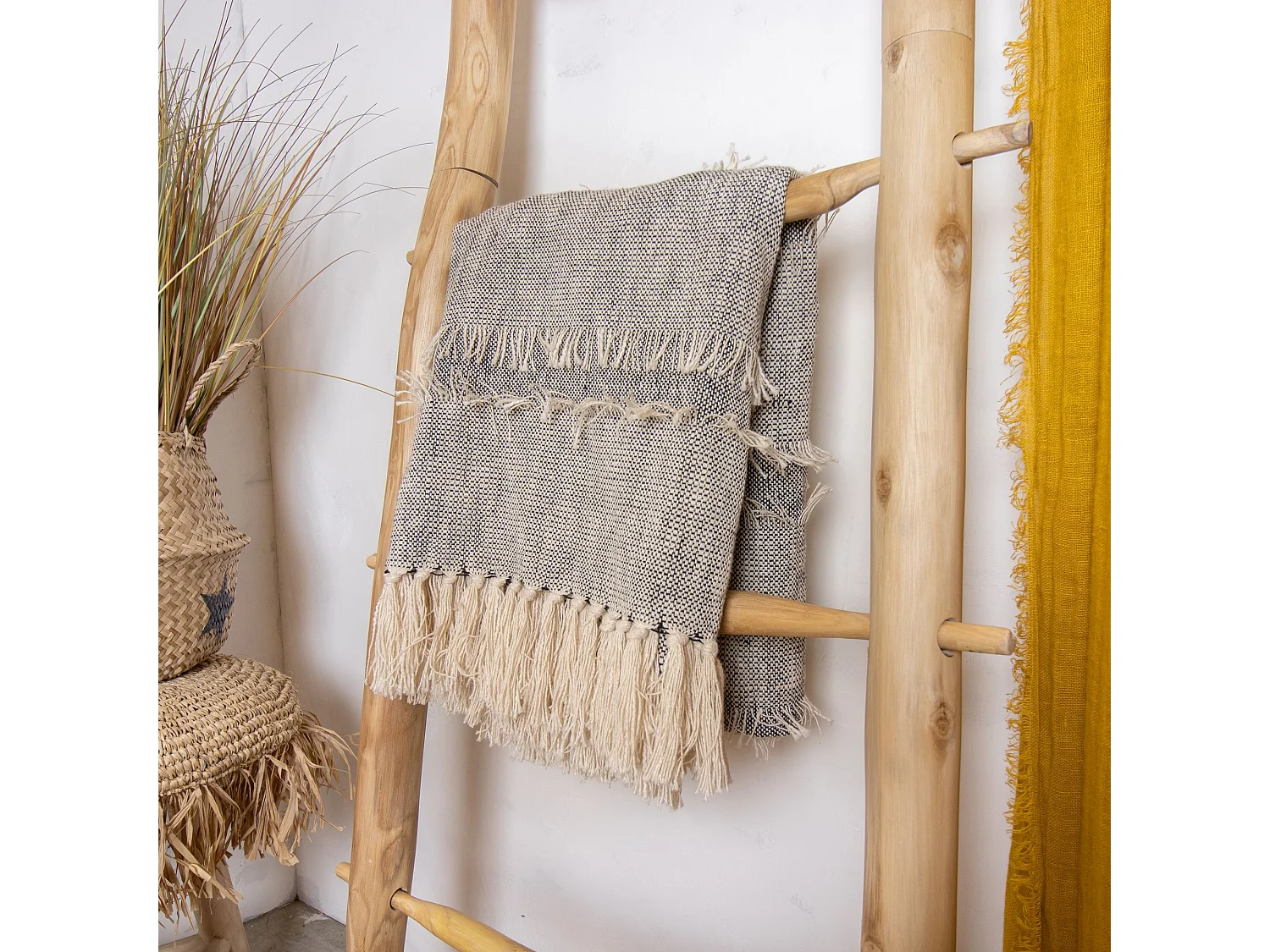 Now's Home - Plaid En Coton Tissé Main Mouchete Beige Noir Franges 125x150 Sherpa