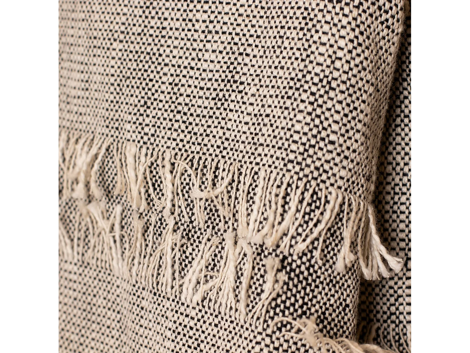 Now's Home - Plaid En Coton Tissé Main Mouchete Beige Noir Franges 125x150 Sherpa