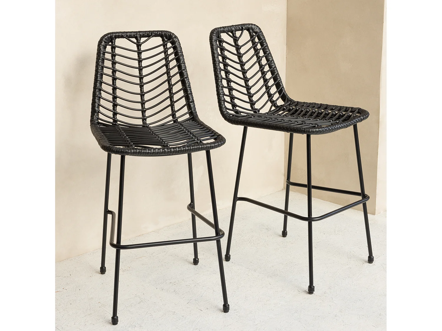 Lot de 2 tabourets de bar en rotin synthétique noirs OKA - HAPPY GARDEN