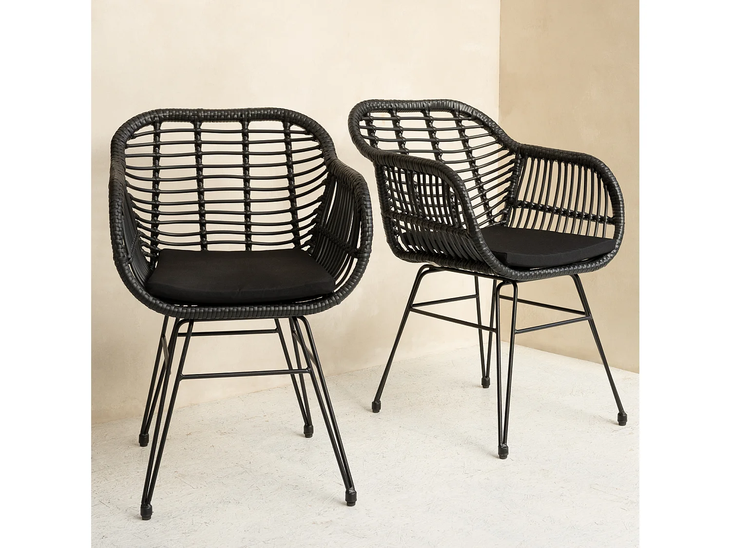 2er Set Sesseln aus synthetischem Rattan in Schwarz mit Kissen CINTA