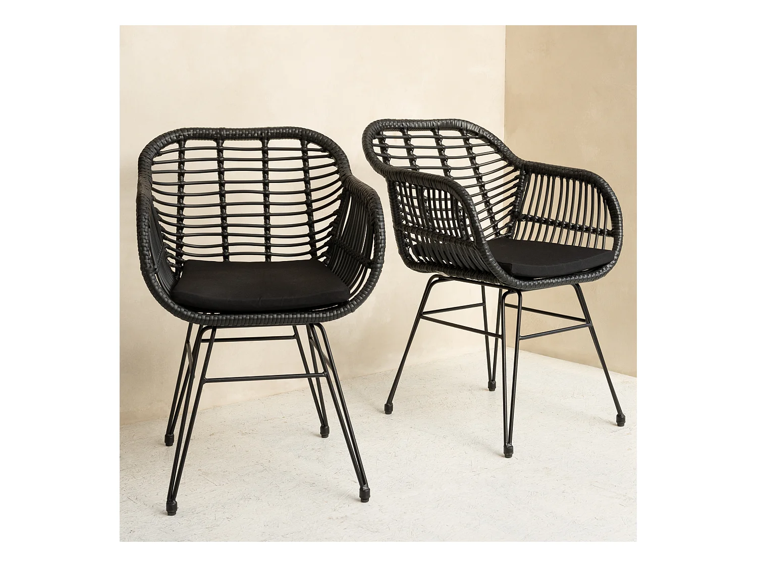 Set van 2 zwarte kunststof rotan fauteuils met kussens CINTA