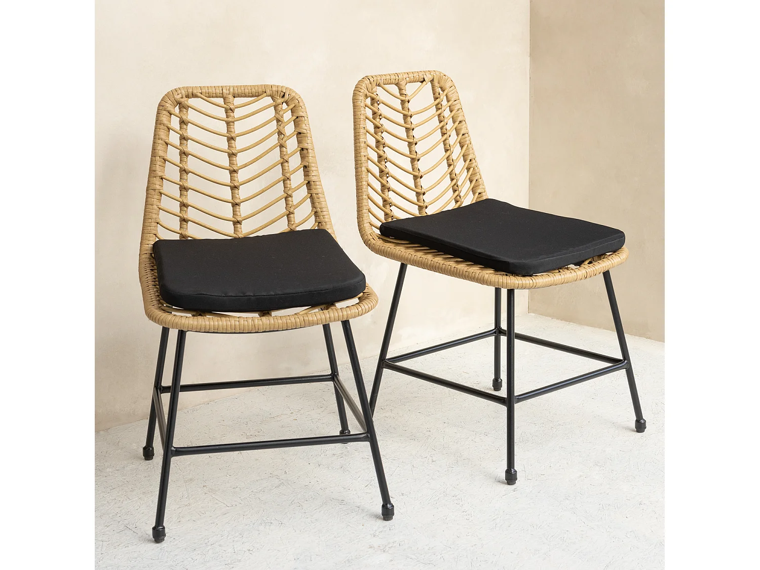 Lot de 2 chaises en rotin synthétique avec coussins OKA - HAPPY GARDEN