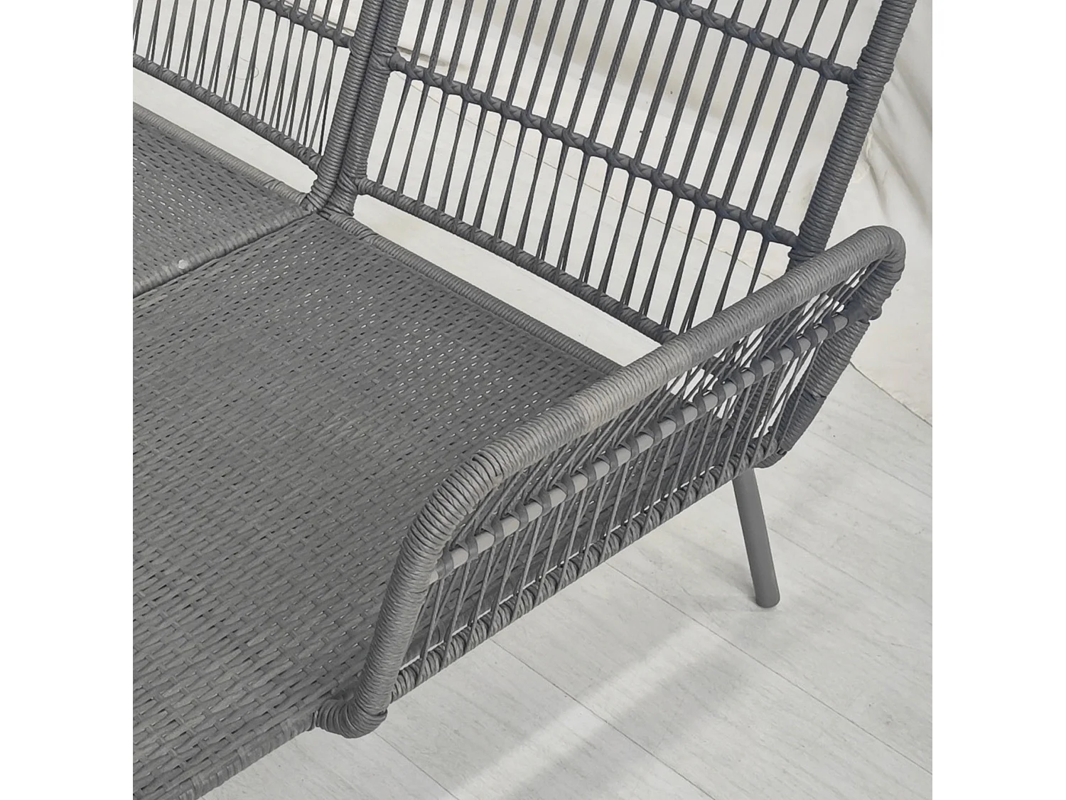 Salon de jardin d'angle 4 pers. style colonial table basse coussins grand confort inclus résine tressée gris