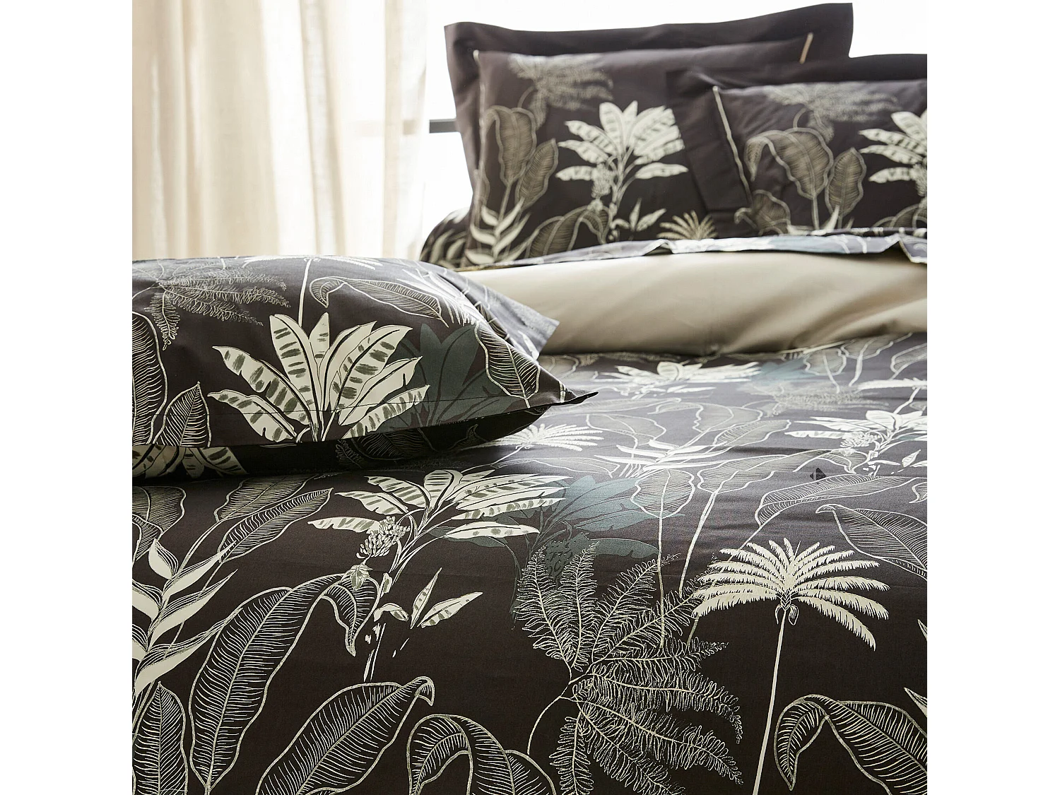 Parure de lit 260x240 cm 50x70 cm satin CAYENNE noir Ebène 3 pièces