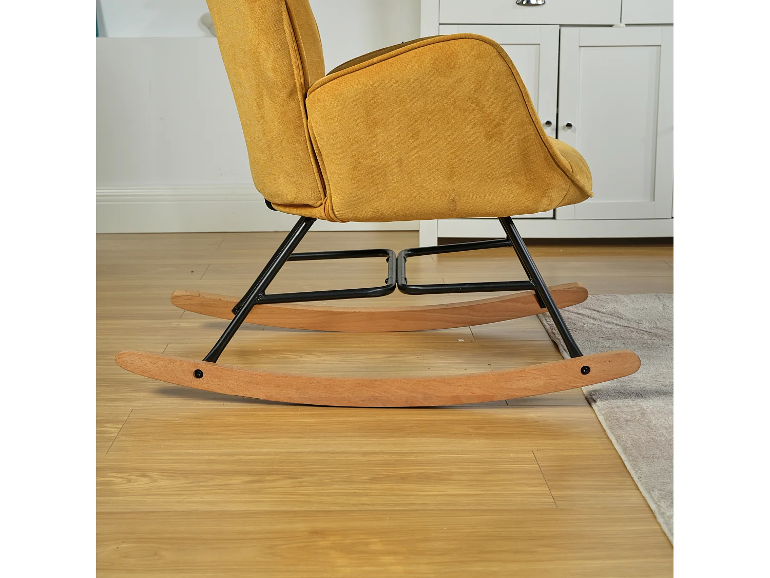 Sedia a dondolo scandinava tessuto blu Gambe in legno di faggio EPPING YELLOW