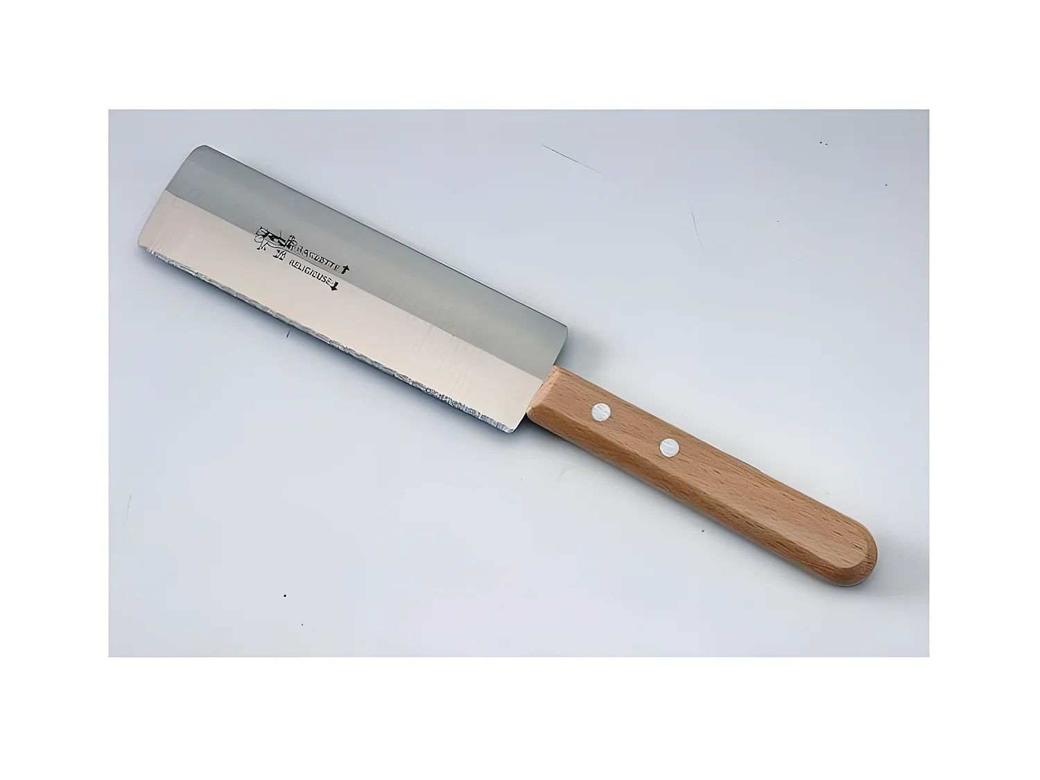 Couteau à raclette en hêtre pour une dégustation réussie
