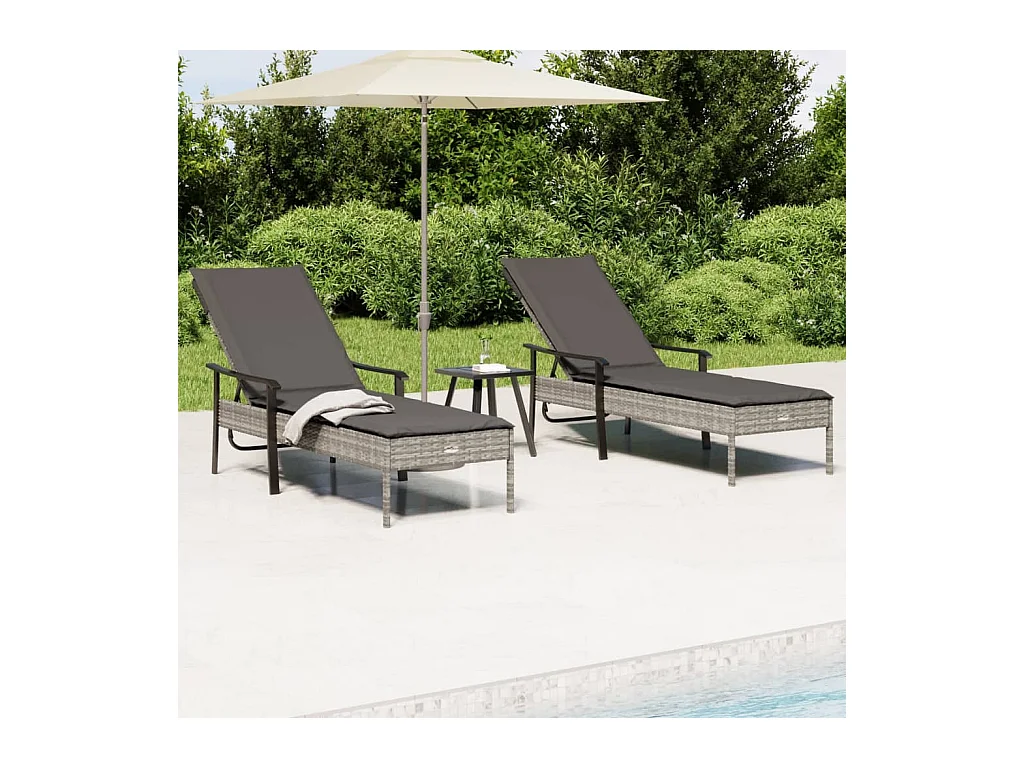 Bains de soleil 2 pcs avec table et coussins, Canapés de jardin gris résine tressée PWRS14286