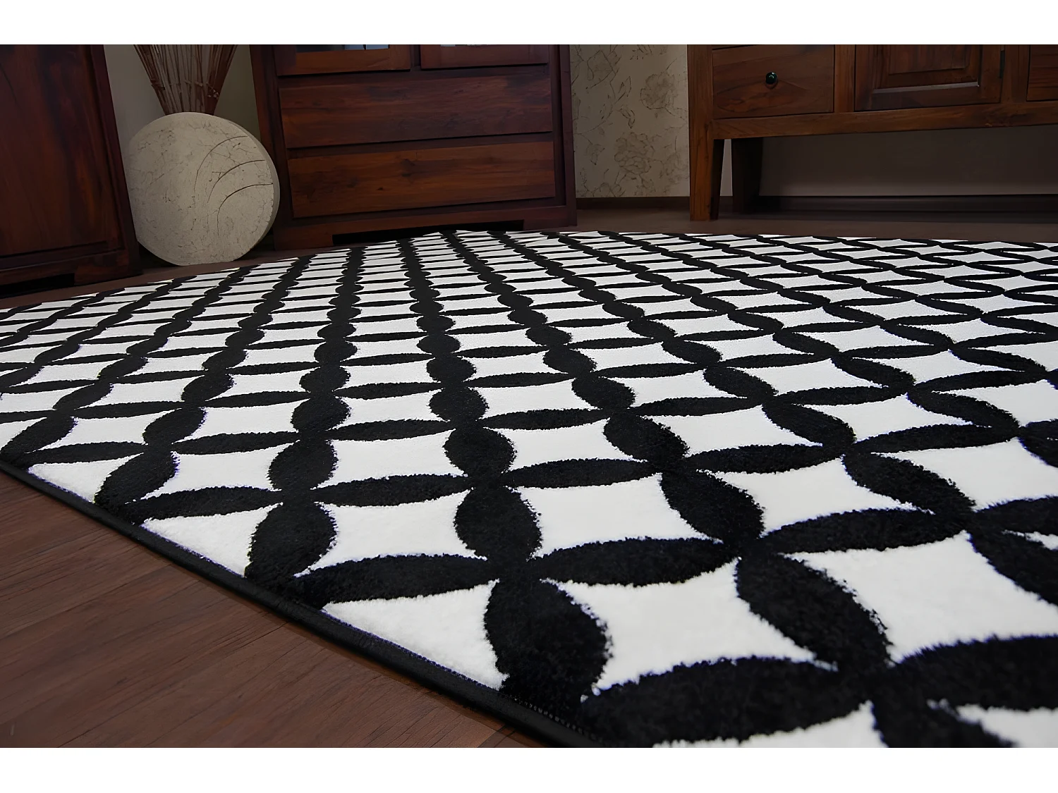 Tapijt SKETCH - F757 room/zwart - Ruit  180x270 cm