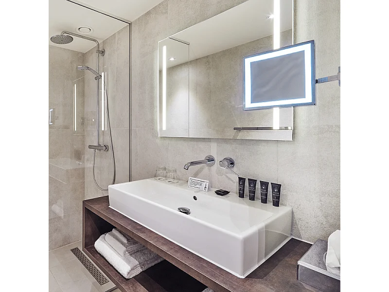 Lot de 2 mitigeurs lavabo mural GROHE Essence 2 trous L Chromé + corps encastré