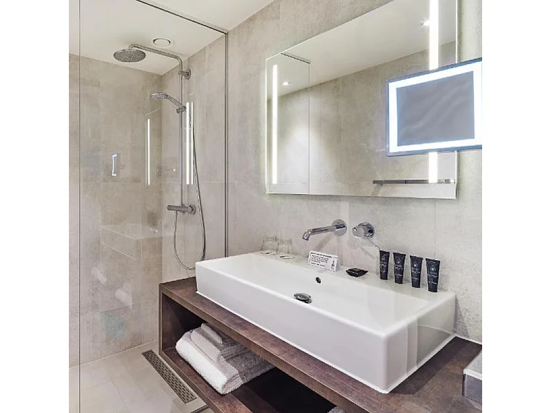 Mitigeur mural lavabo GROHE Essence Taille L chromé avec corps encastré