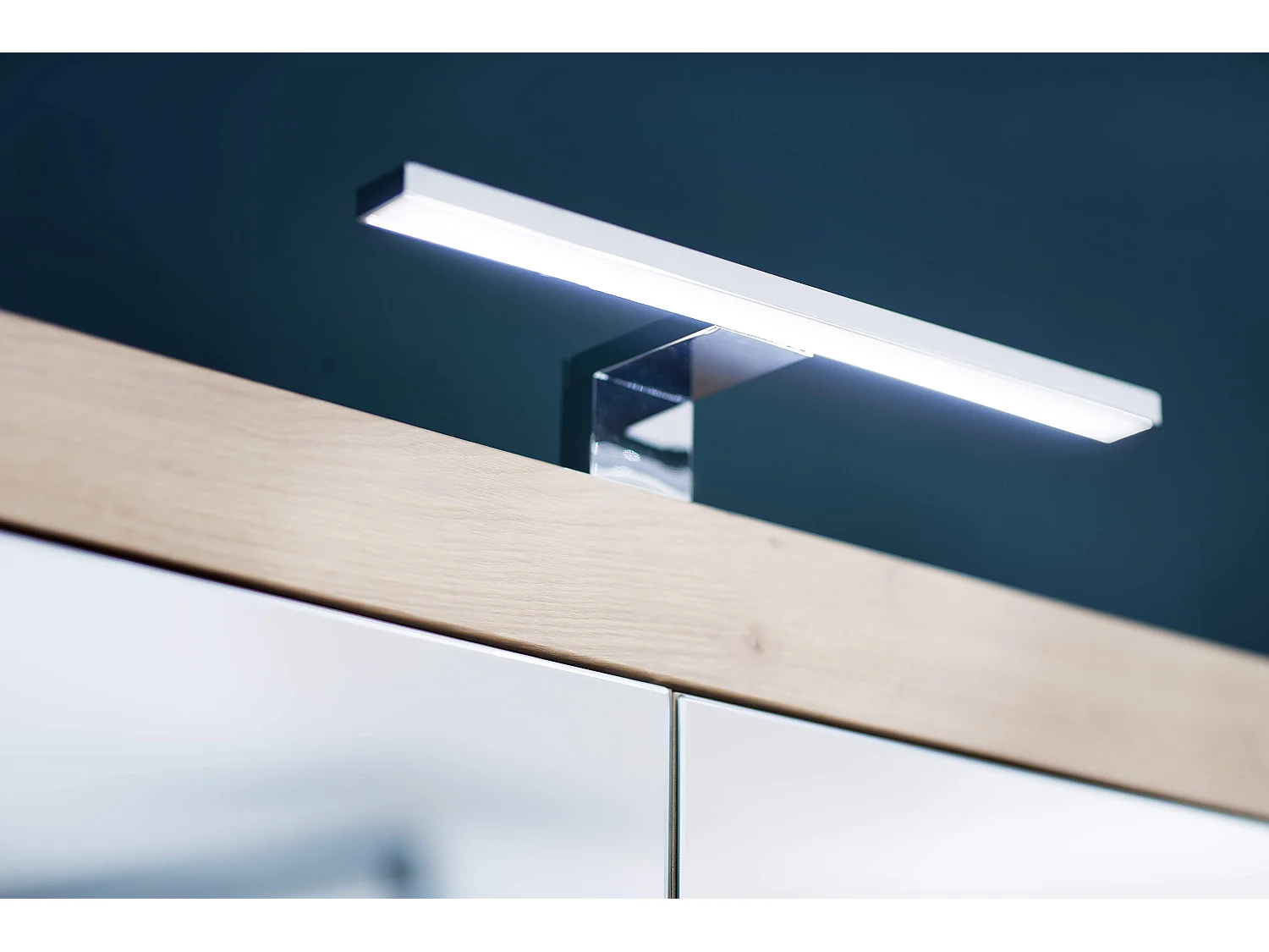 Armoire de toilette murale mélaminé  avec luminaire LED - 2 portes miroir - coloris blanc - bandeau chêne L - H - P : 60 - 77 - 17 cm