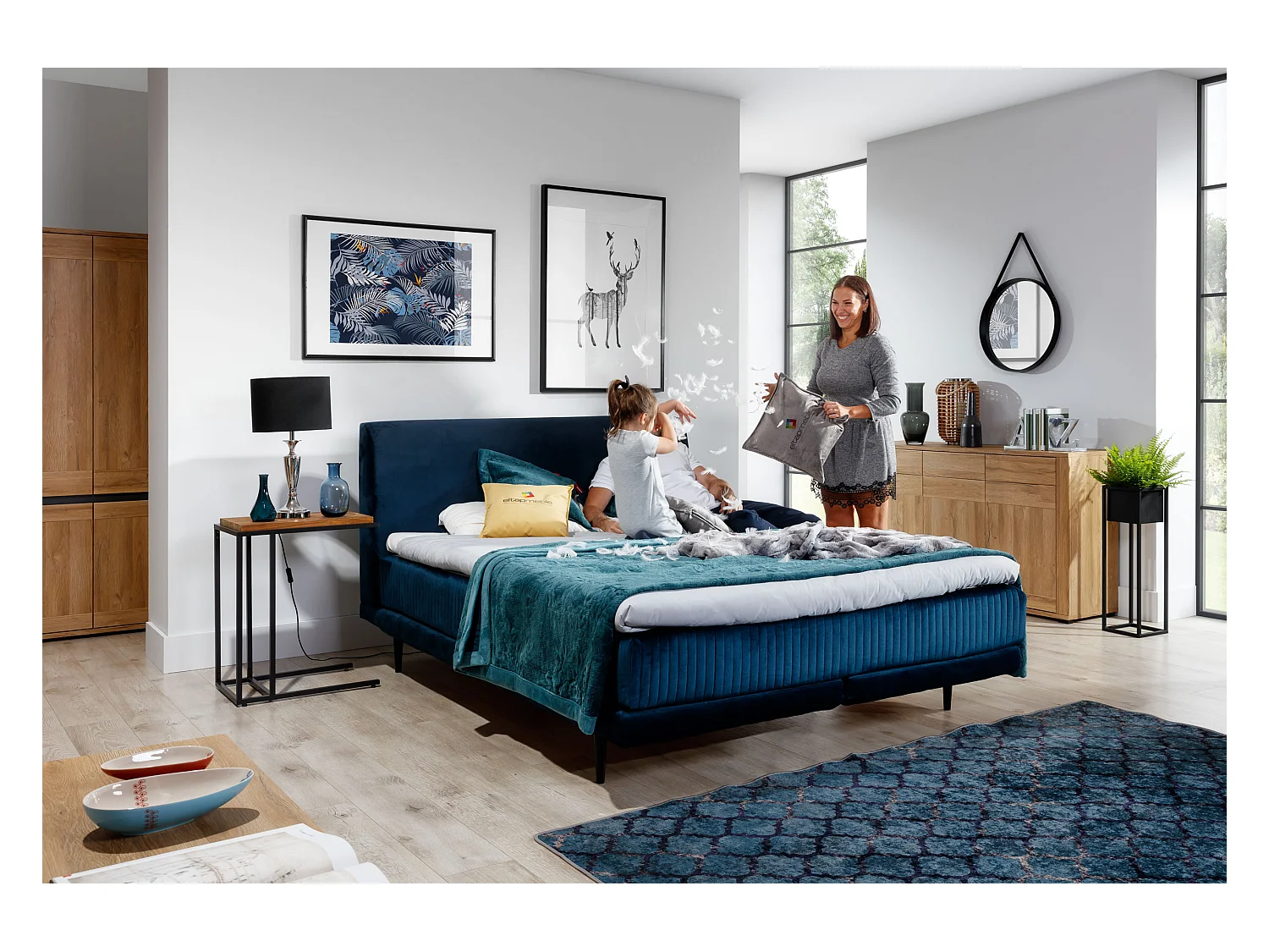 Boxspringbed 140x200 cm lichtbeige stof, bedbodem en matras inclusief Mastera
