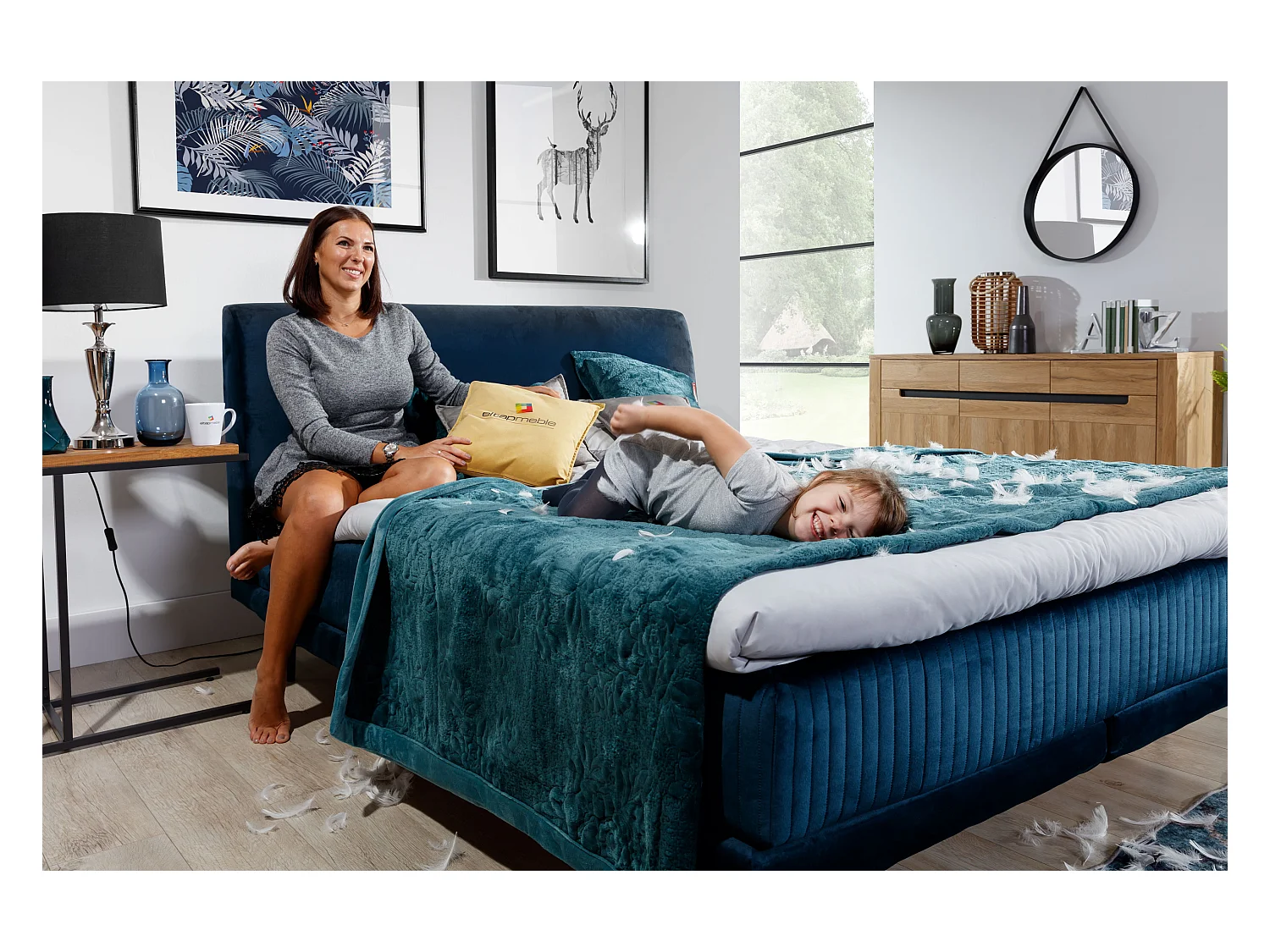 Boxspringbed 140x200 cm lichtbeige stof, bedbodem en matras inclusief Mastera