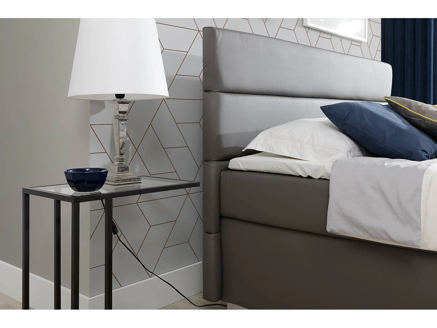 Boxspringbed 180x200 cm zwart kunstleer Mador