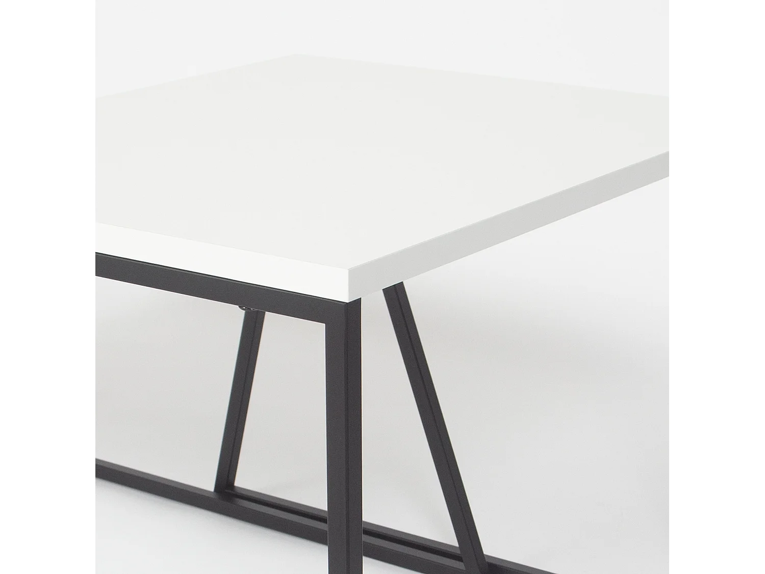 Ensemble 2 tables basses gigognes blanche et noir Valdis