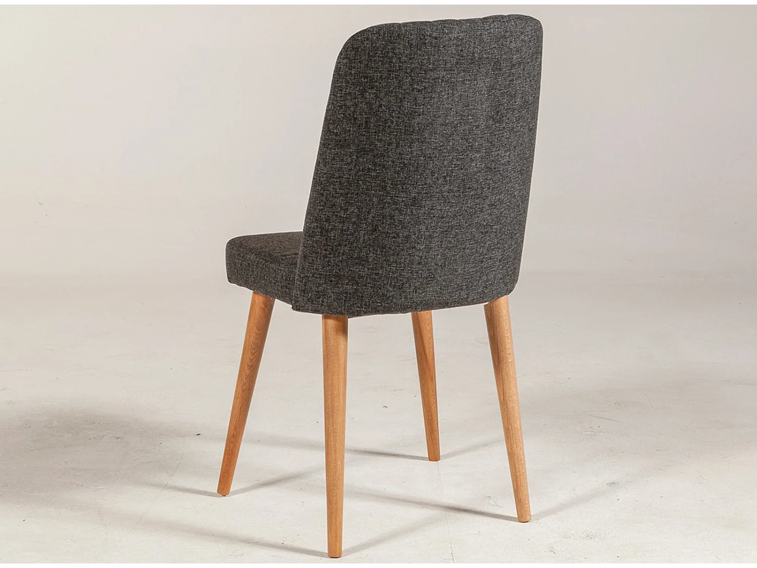 Chaise de salle à manger tissu anthracite et bois de pin naturel Mareva