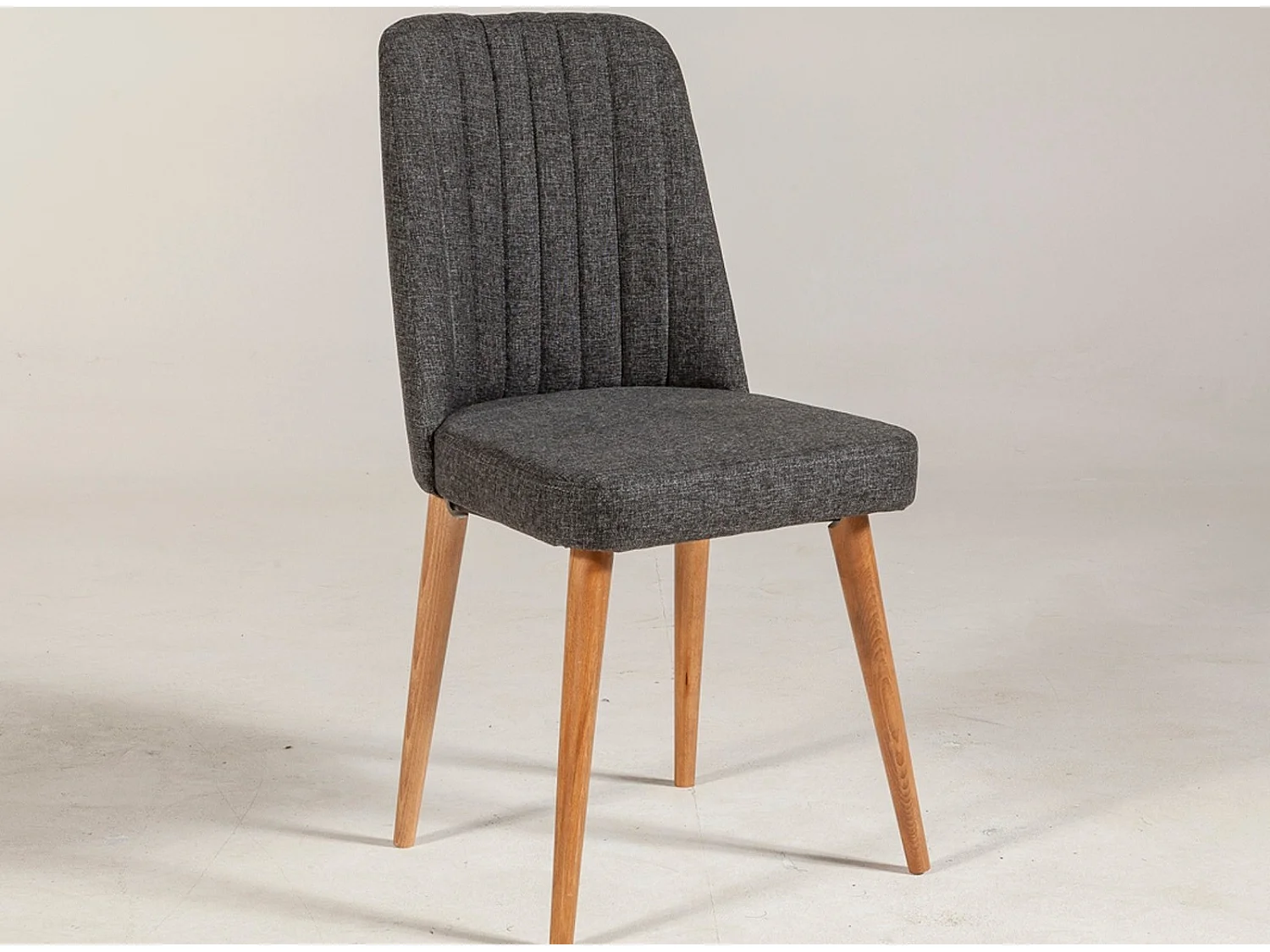 Chaise de salle à manger tissu anthracite et bois de pin naturel Mareva