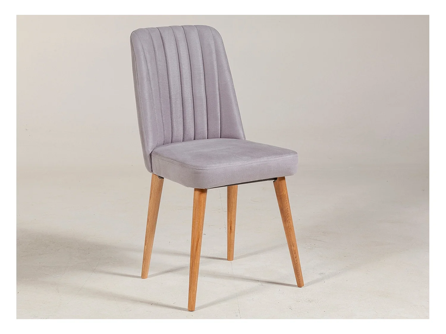 Chaise de salle à manger tissu gris et bois de pin naturel Mareva