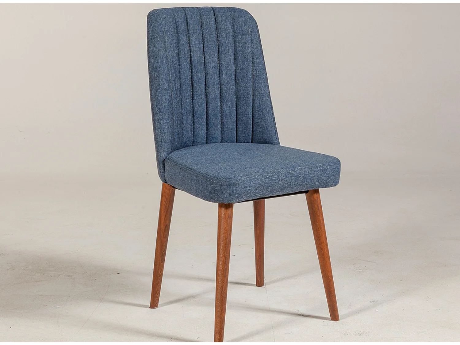 Chaise de salle à manger tissu bleu et bois Noyer Mareva