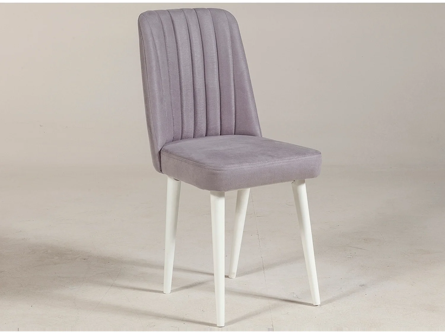 Chaise de salle à manger tissu gris et bois de pin blanc Mareva