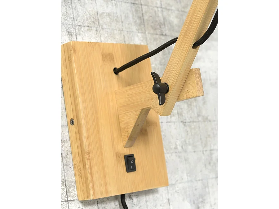 Bruine bamboe wandlamp met witte lampenkap