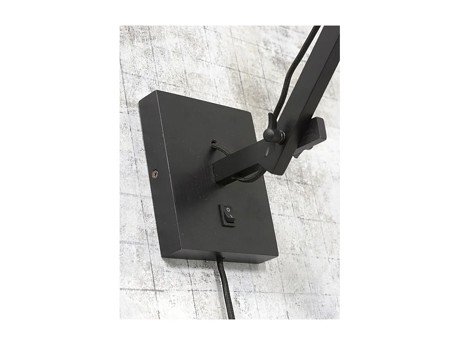 Zwarte bamboe wandlamp met witte lampenkap