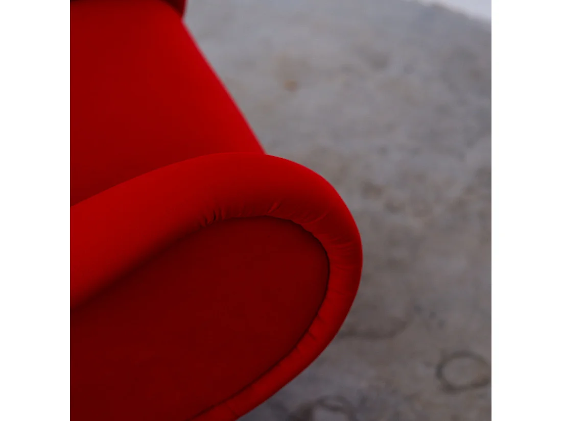 Poltrona design vintage in velluto rosso gambe nere