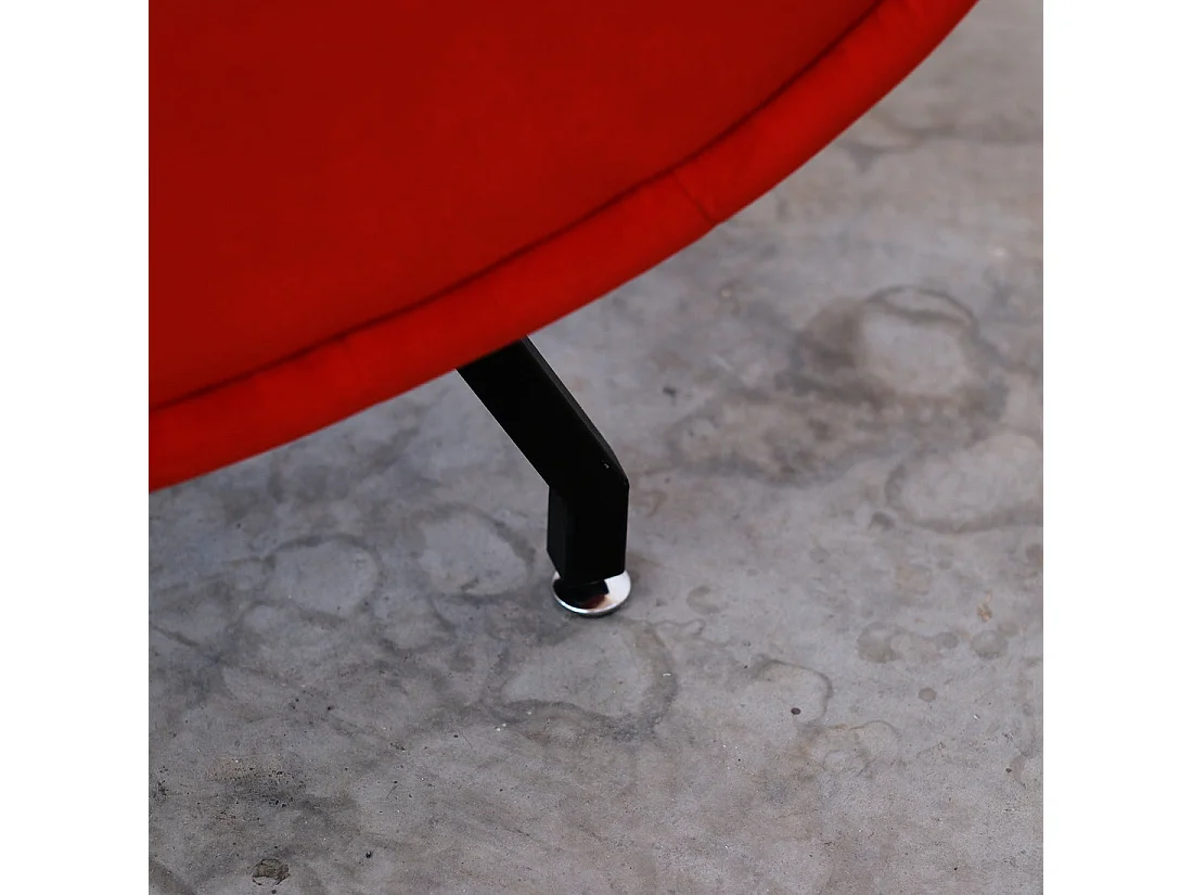 Poltrona design vintage in velluto rosso gambe nere