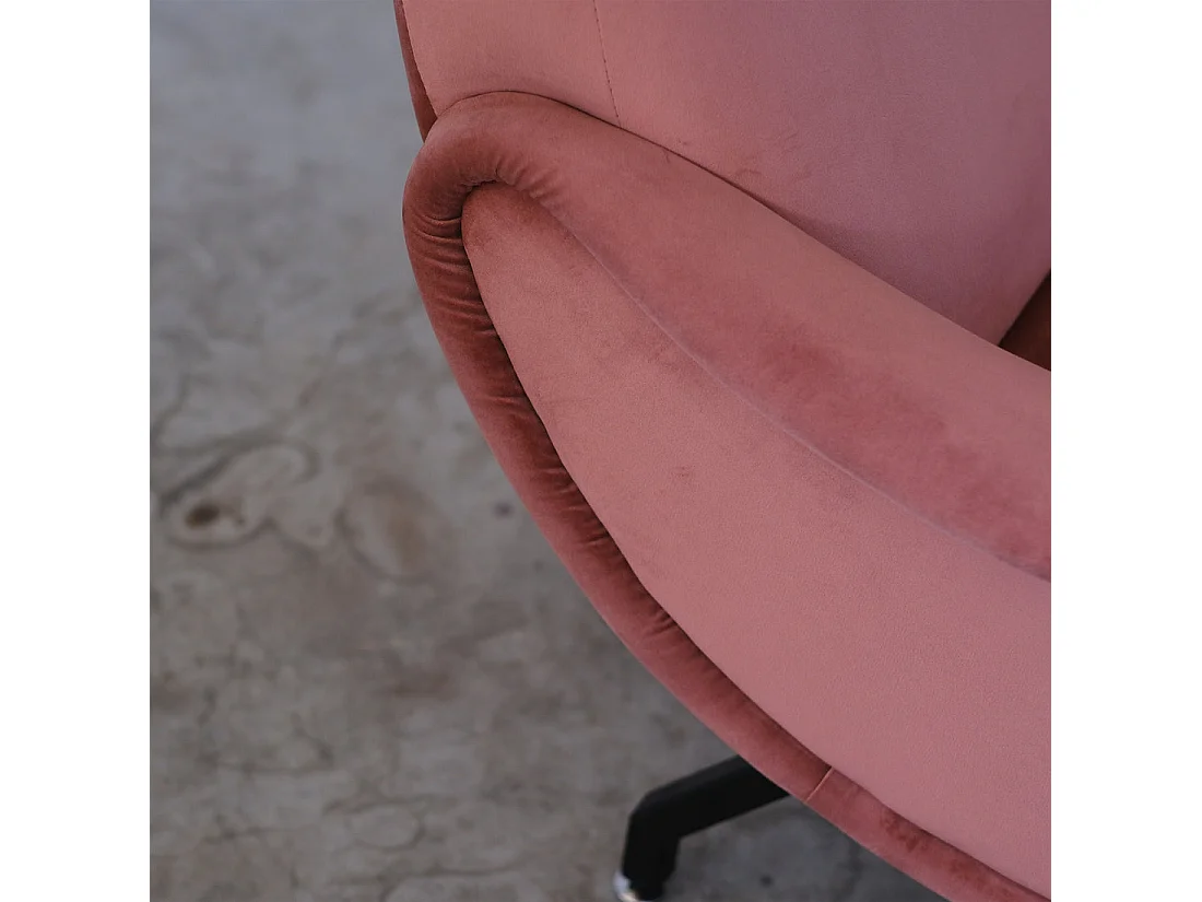 Poltrona design vintage in velluto rosa antico gambe nere