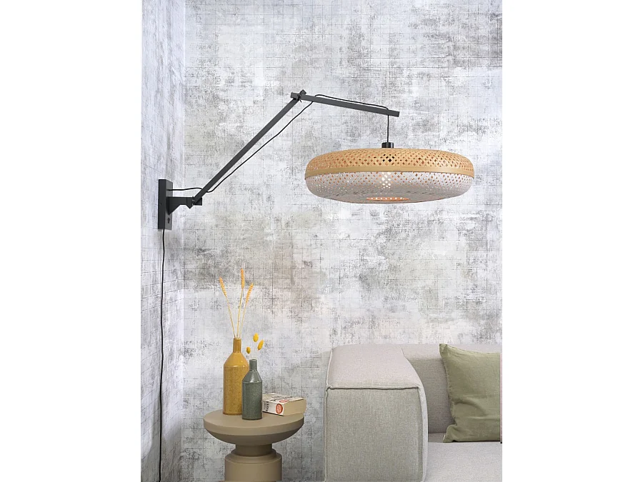 Bamboe wandlamp met zwarte arm en tweekleurige lampenkap