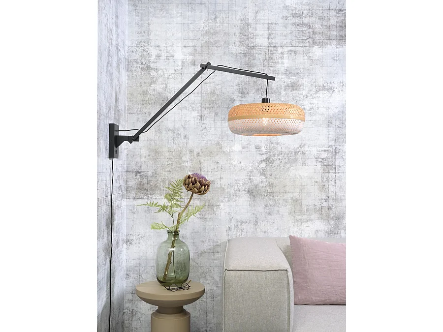 Bamboe wandlamp met zwarte arm en tweekleurige lampenkap