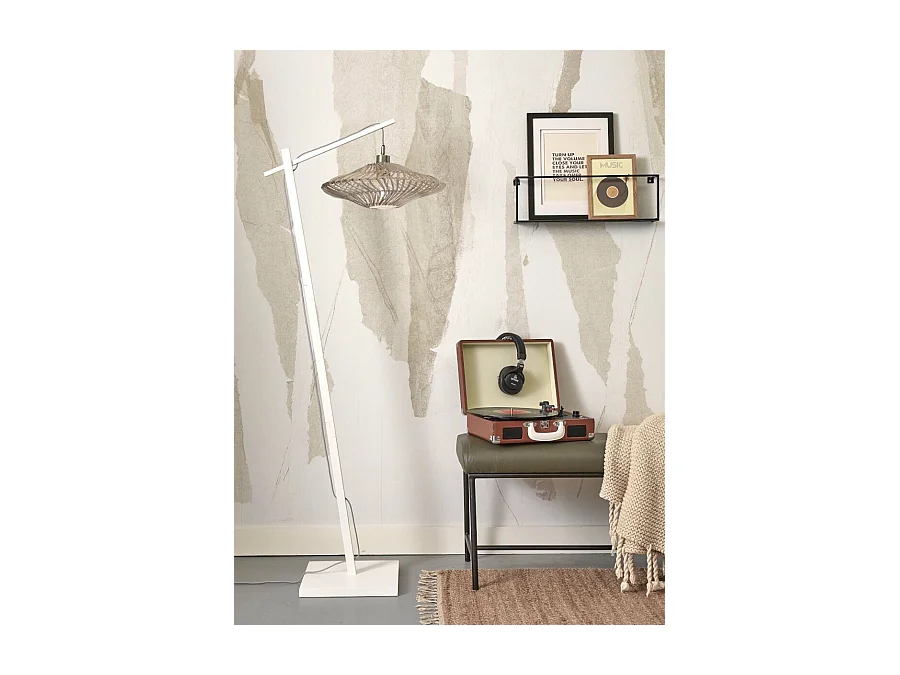 Lampadaire en bambou blanc et abat-jour en rotin blanc