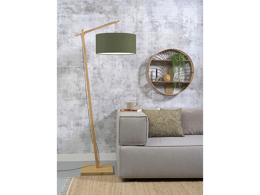 Lampadaire en bambou marron et abat-jour vert