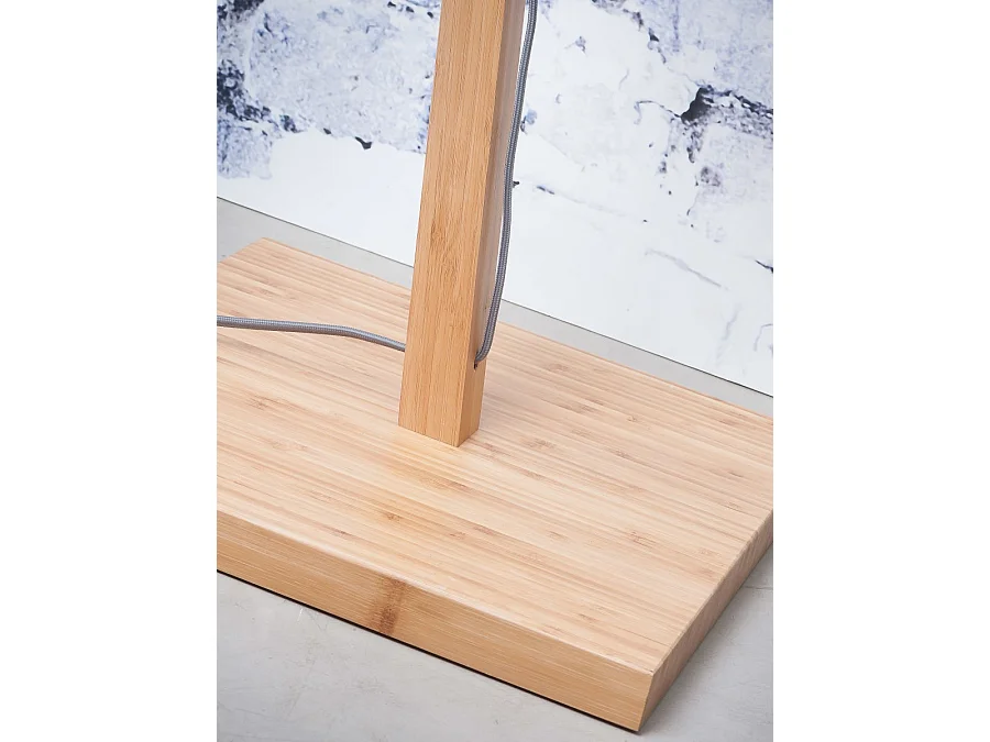 Lampadaire en bambou marron et abat-jour vert