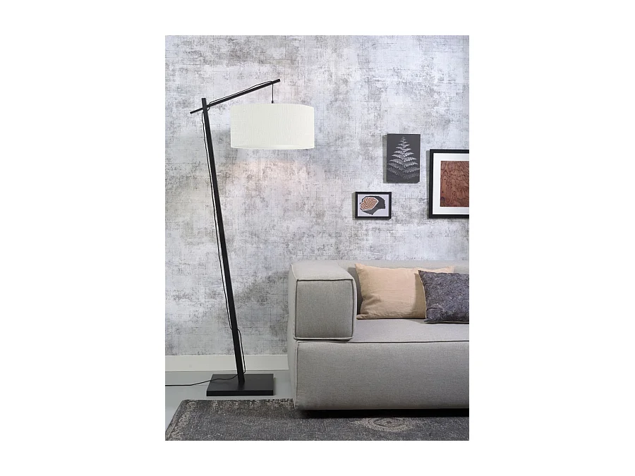 Bruine bamboe vloerlamp met witte lampenkap