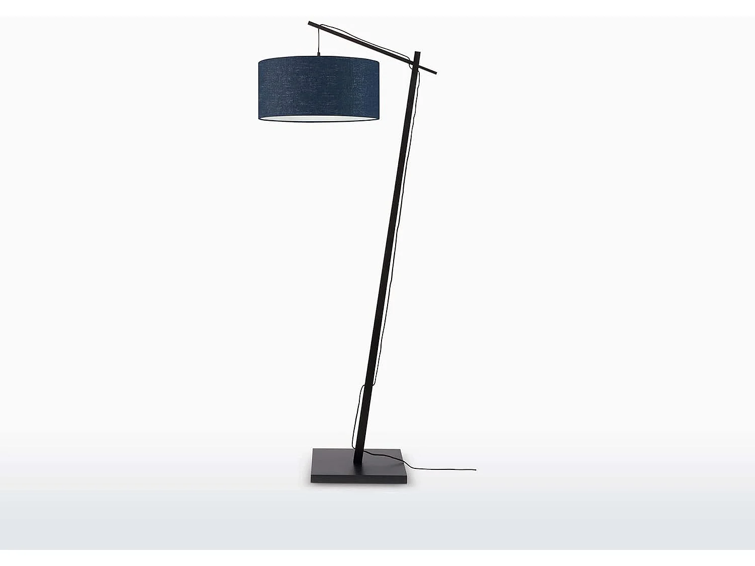 Lampadaire en bambou marron avec abat-jour bleu nuit