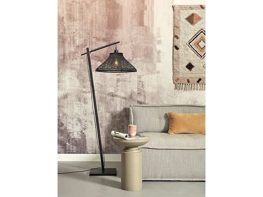 Witte bamboe vloerlamp met bruine rotan lampenkap