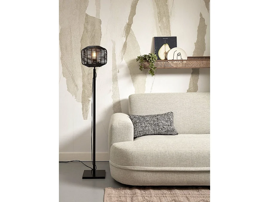 Zwarte bamboe vloerlamp met zwarte rotan lampenkap