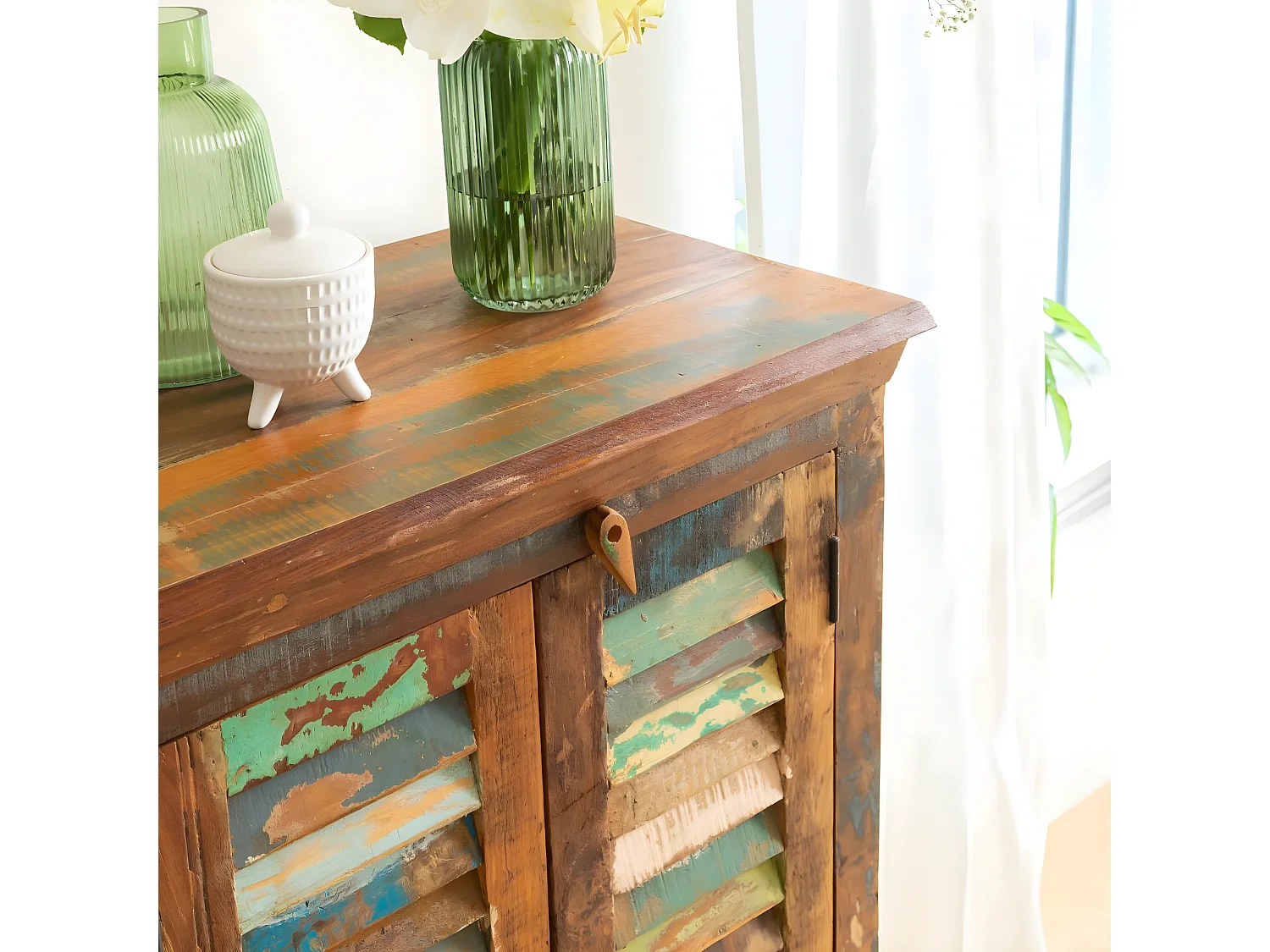 Petit buffet à  lattes en bois coloré Ethnik