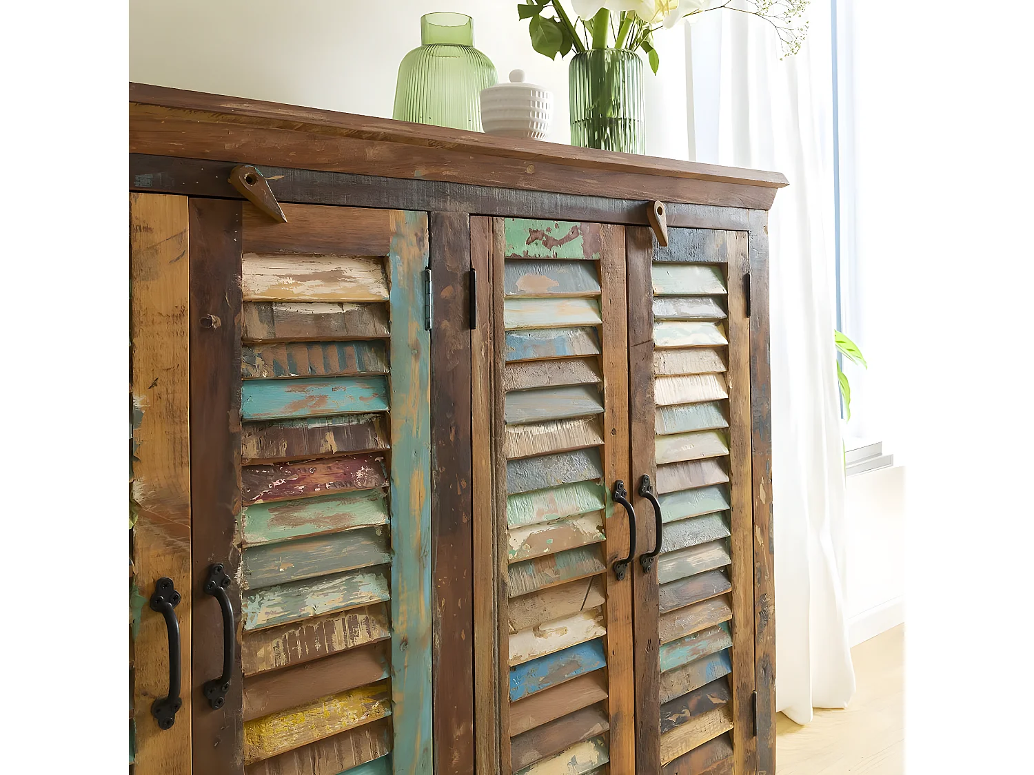 Petit buffet à  lattes en bois coloré Ethnik