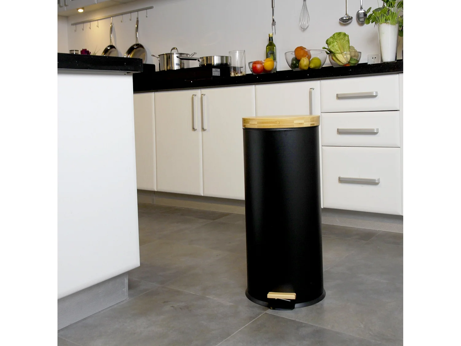 Poubelle à pédale inox FOREST noir 30L