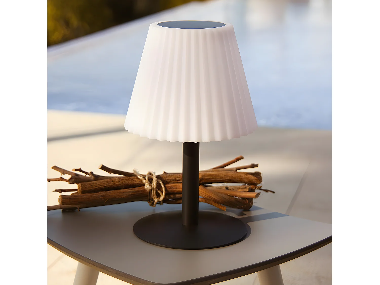 Lampe de table solaire 2 en 1 LADY Blanc Acier H62cm