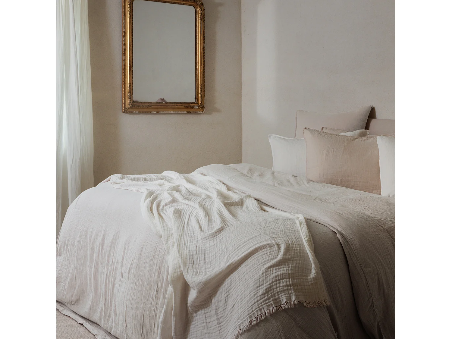 Parure de lit 3 pièces 260x240 cm et 65x65 cm mousseline de coton MILOS beige ficelle